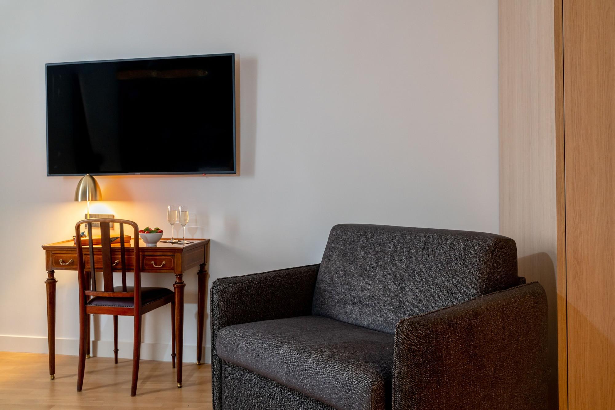 9hotel Cesari Hotel 4*