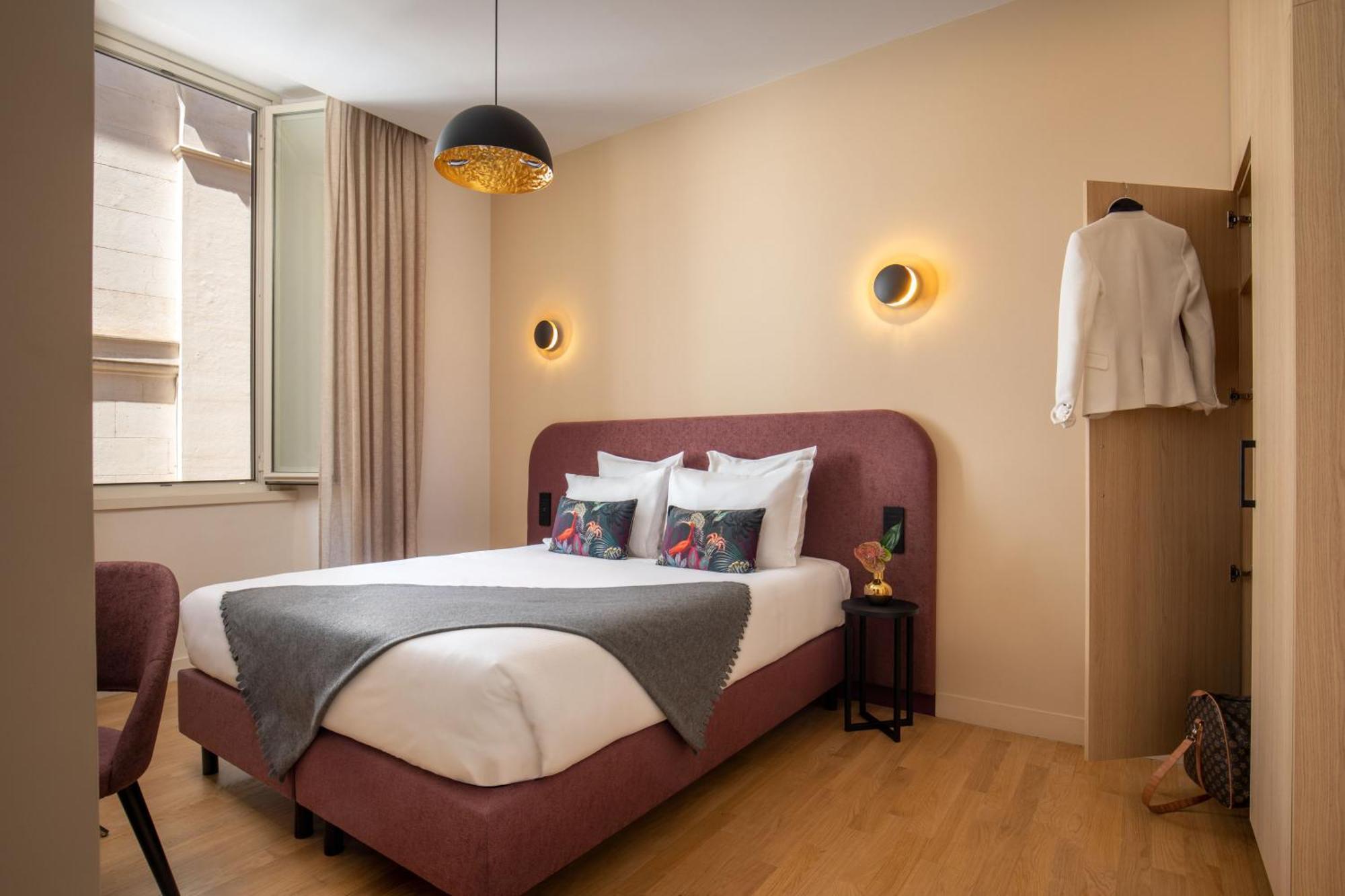 9hotel Cesari