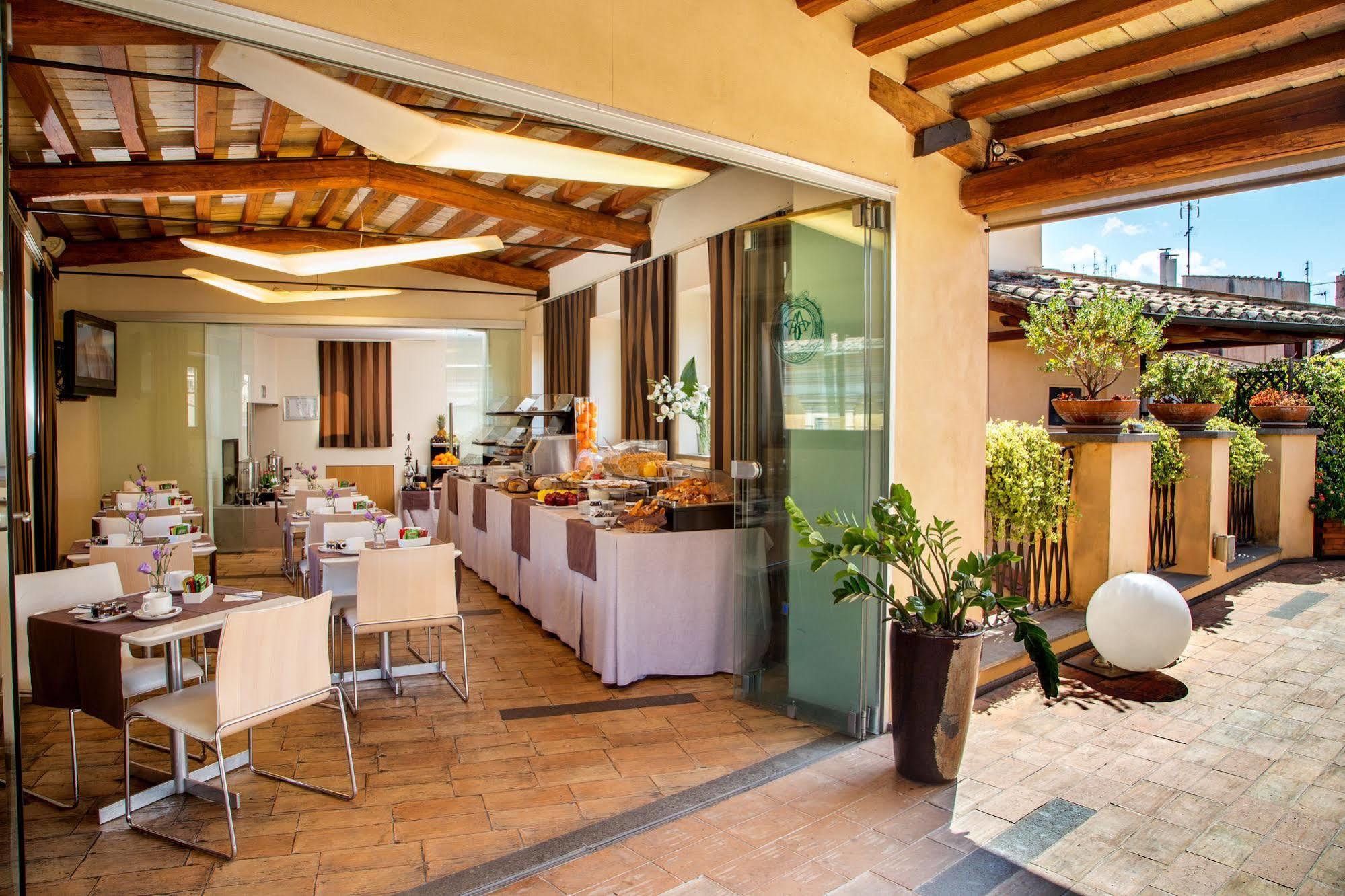 9hotel Cesari
